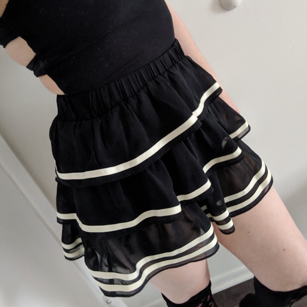Classy Short Black Ruffle Skirt - Picture 3 of 4